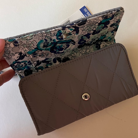 Vera Bradley- RFID Smartphone Wristlet- Frost Gray - New with Tags - Picture 6 of 16